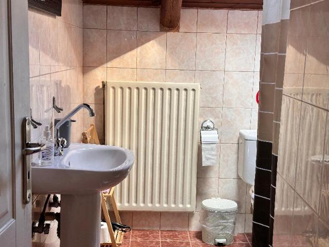 Appartamento di  m² con 1 camera(e) e 1 bagno(i) privato(i) in zona Arachova, Appartamento – Arachova (foto 2)