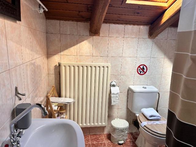 Appartamento di  m² con 1 camera(e) e 1 bagno(i) privato(i) in zona Arachova, Appartamento – Arachova (foto 3)