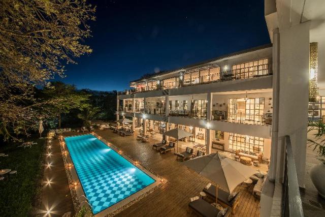 Latitude 0 Degrees – Hotel, Kampala
