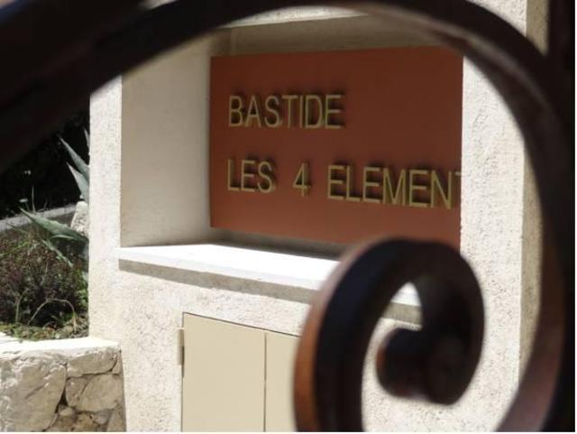 Les 4 éléments maison d'hôtes design, Pensione e B&B – Le Bar-sur-Loup (foto 5)