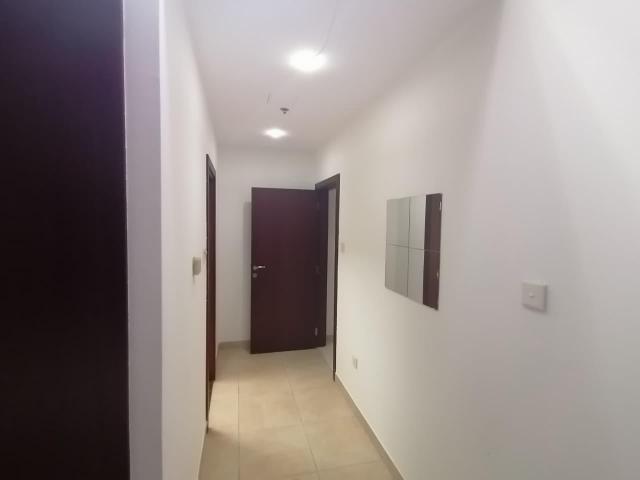 Master Room/Bath inside, Homestay – Dubai (photo 2)