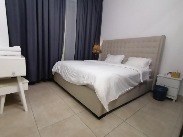 Master Room/Bath inside, Homestay – Dubai (photo 5)
