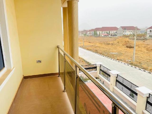 Apartamento de 1000 m² en Lugbe, con 4 habitación(es) y 5 baño(s) privado(s), Apartamento – Abuya (foto 3)