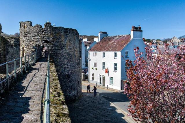 Number 18 – Guesthouse/bed and breakfast, Conwy