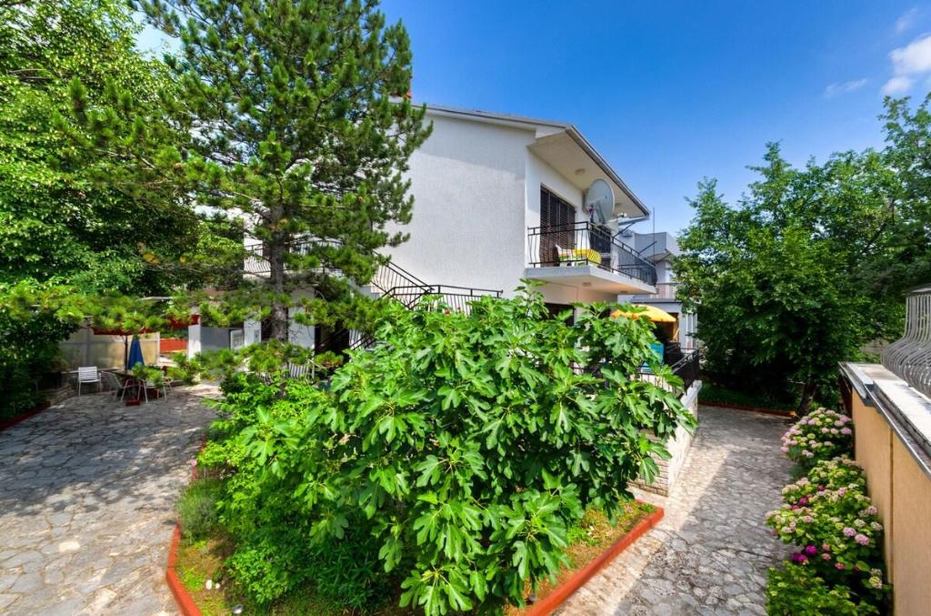 Appartamento di 58 m² con 2 camera(e) e 1 bagno(i) privato(i) in zona Jadranovo, Appartamento – Jadranovo (foto 1)