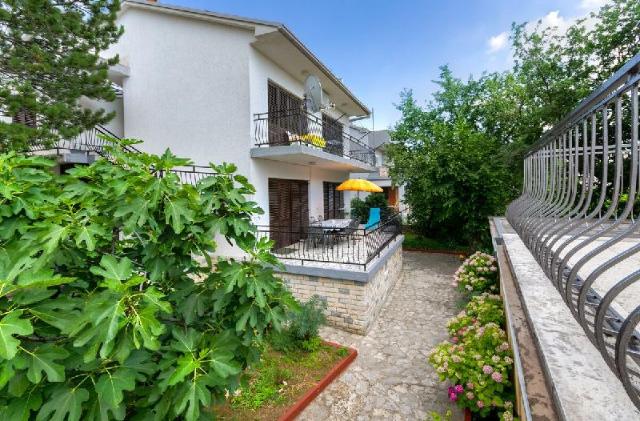 Appartamento di 58 m² con 2 camera(e) e 1 bagno(i) privato(i) in zona Jadranovo, Appartamento – Jadranovo (foto 2)