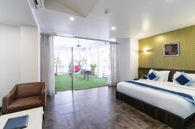 Palette - Silver Leaf – Hotel, Vapi