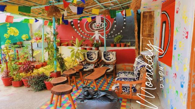 Pause – Hostel, Ujjain
