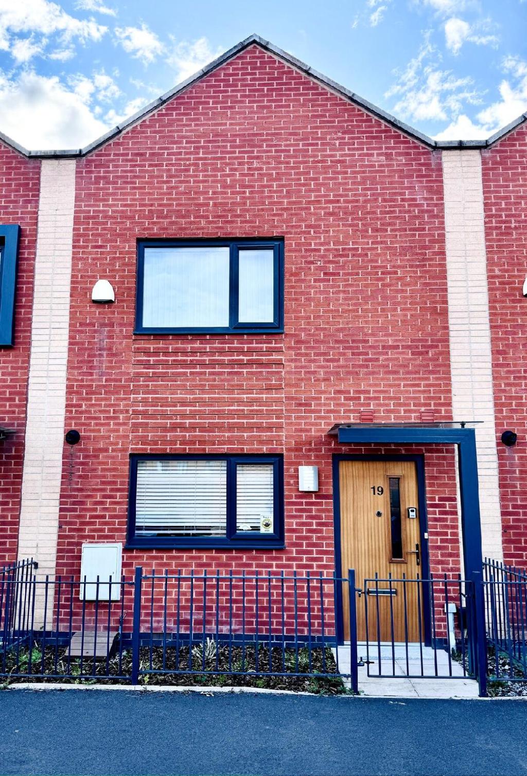 Casa de 85 m2 com 2 quarto(s) e 2 casa(s) de banho(s), na área Old Trafford, Moradia e casa – Manchester (foto 1)
