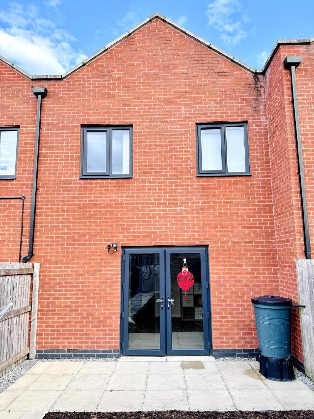 Casa de 85 m2 com 2 quarto(s) e 2 casa(s) de banho(s), na área Old Trafford, Moradia e casa – Manchester (foto 2)