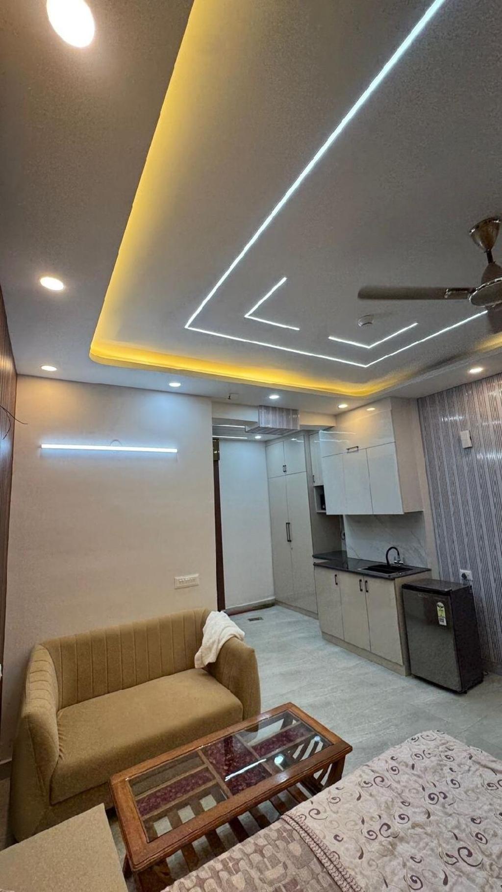 Casa de  m² en Noida, con 1 habitación(es) y 1 baño(s) privado(s), Villa y casa – Noida (foto 1)