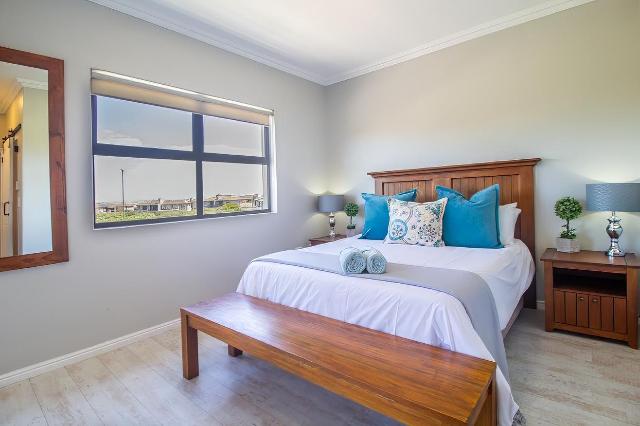 Haus (237 m²), 3 Schlafzimmer und 3 eigene Badezimmer in Langebaan Country Estate, Villa & Haus – Langebaan (Foto 4)