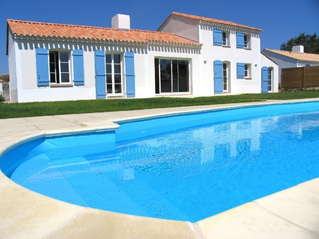 Poolside Escape in Vendée – Apartment/Flat, Saint-Gilles-Croix-de-Vie