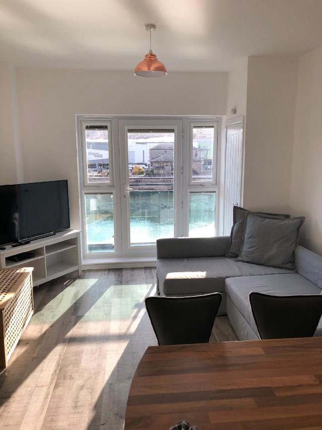 Appartamento di 30 m² con 2 camera(e) e 2 bagno(i) privato(i) in zona Victoria, Appartamento – Newport (foto 2)