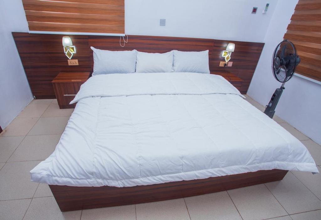 Readyhomes shortlets and properties, Apartment/Flat – Ibadan (photo 1)