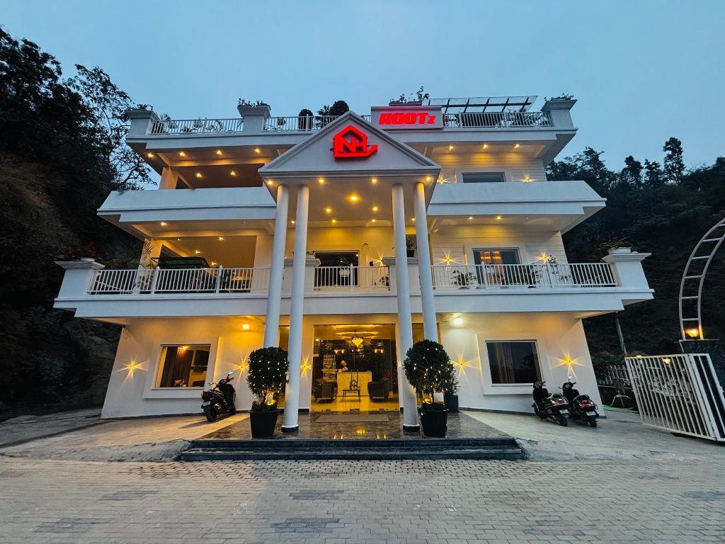 Rootz, Hotel – Seraki (photo 1)