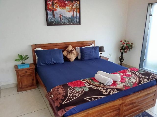( m²), 2 Schlafzimmer und 2 eigene Badezimmer in Badshahpur, Pension & B&B – Gurugram (Foto 2)