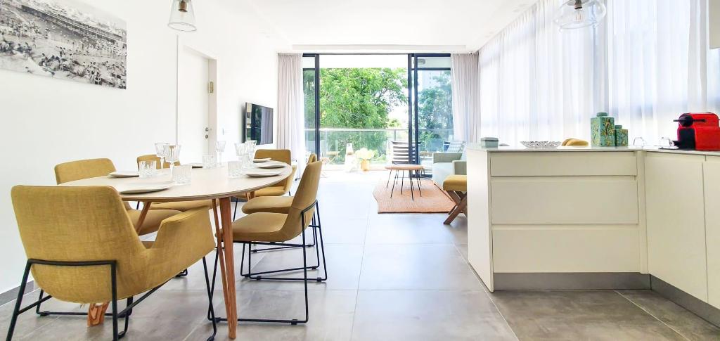 Apartamento de 85 m² en Área de la Playa, con 2 habitación(es) y 2 baño(s) privado(s), Apartamento – Tel Aviv (foto 1)
