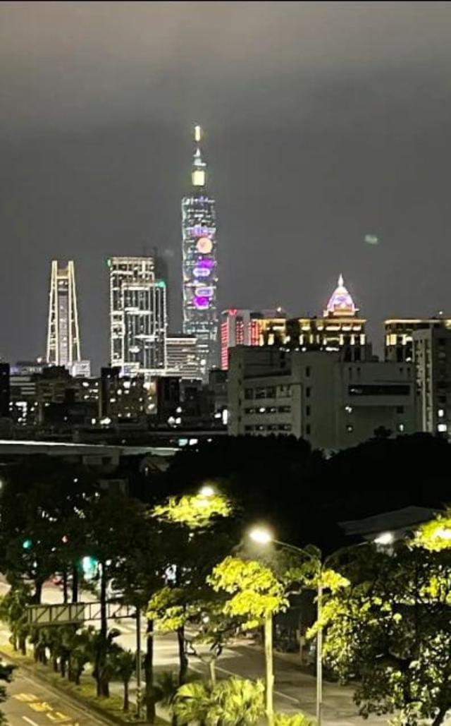 s舒適電梯樓中樓/河堤公園、夜市/(樓下鐵床)(樓上木地板泡棉床), Entire House – Taipei (photo 2)