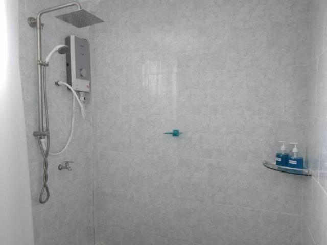 Pokój typu studio (45 m²) w obiekcie Dom z liczbą prywatnych łazienek 1 w okolicy Taman Budaya, Willa i dom – Kangar (zdjęcie 2)