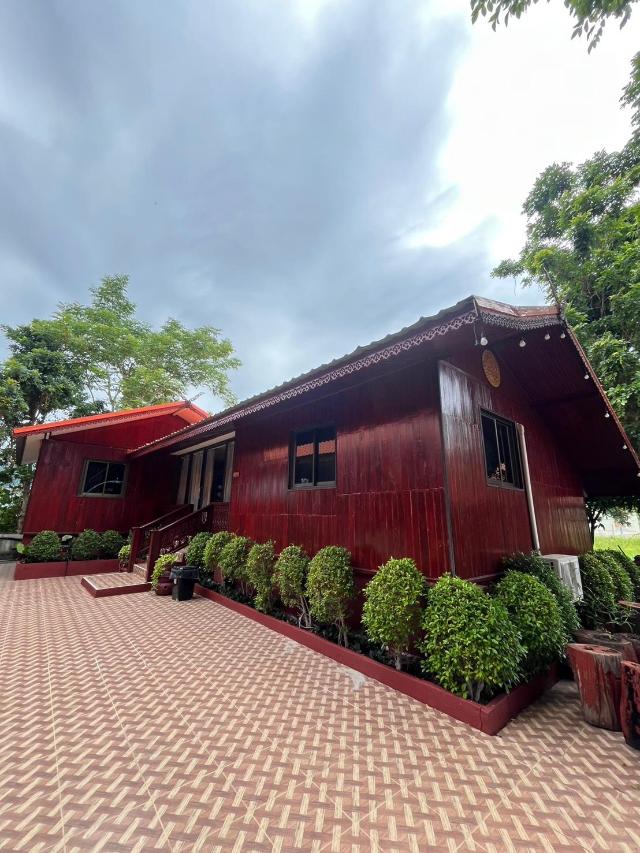 เรือนไม้ วิลล่า โฮมสเตย์ (บ้านแฝด บ้านมะลิ) – Homestay, Nong Bua Lam Phu