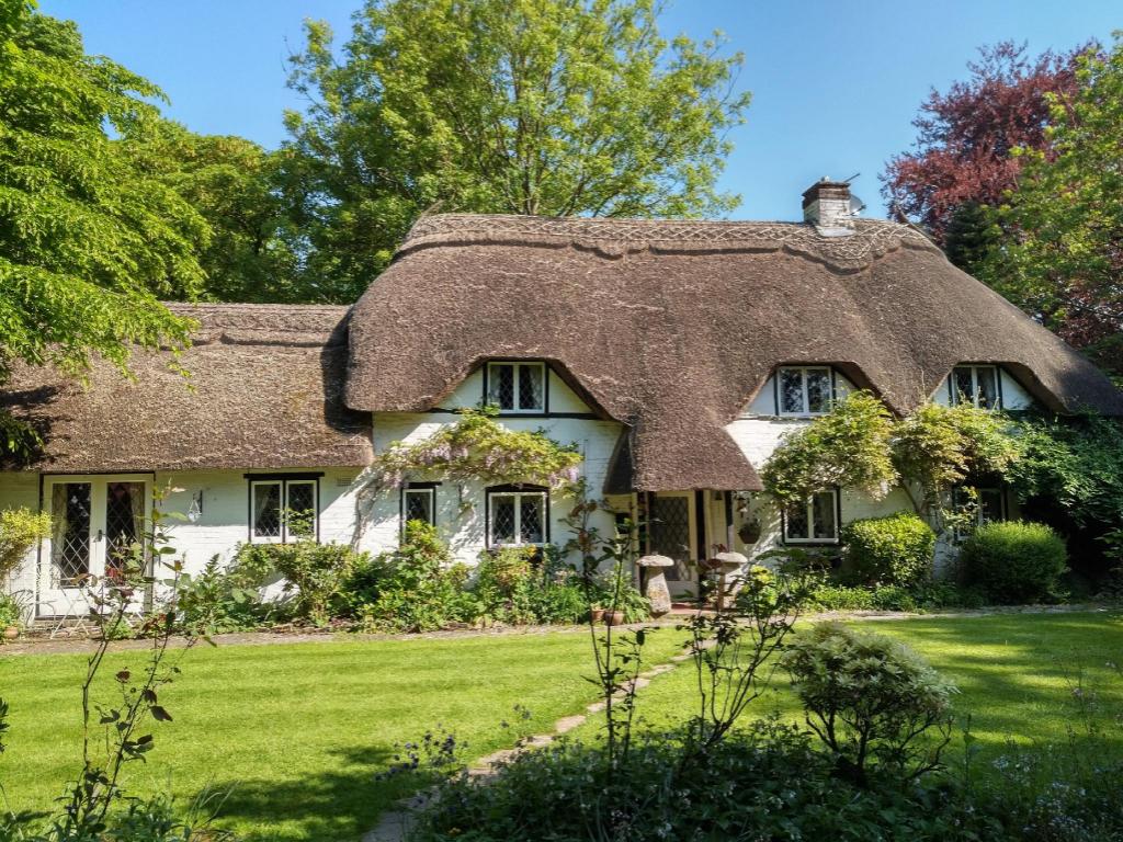Thatched Eaves, Pensión y B&B – Ibsley (foto 1)
