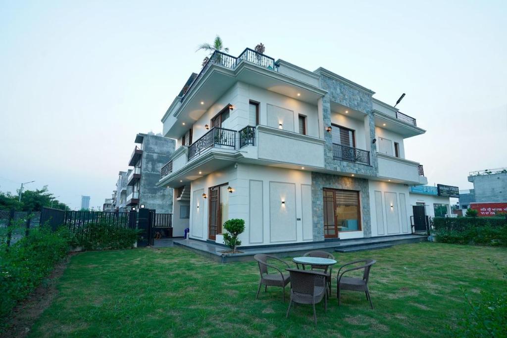 Casa di  m² con 3 camera(e) e 3 bagno(i) privato(i) in zona Panchkula, Villa e casa – Panchkula (foto 1)