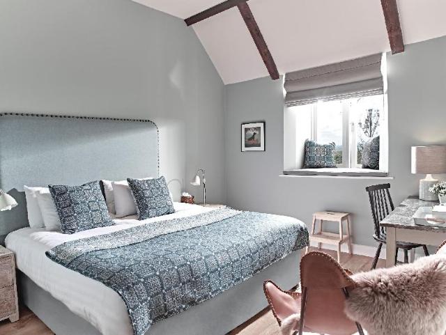The Fish Hotel – Hotel, Broadway