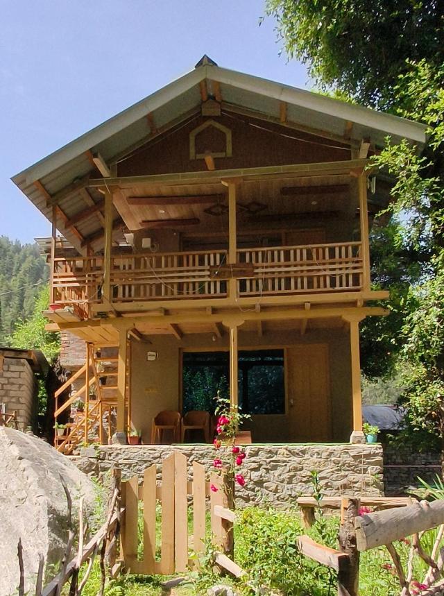 ( m²), 2 Schlafzimmer und 1 eigene Badezimmer in Haripur – Pension & B&B, Manali