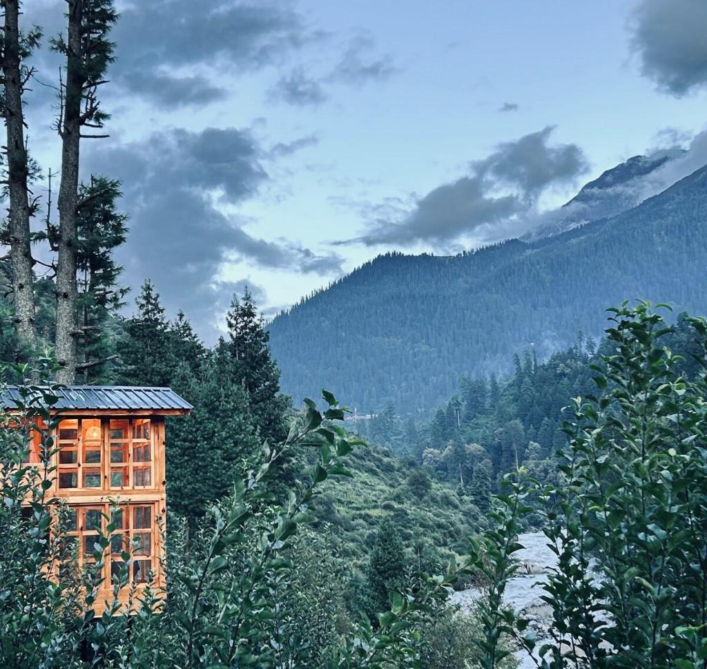 Casa di  m² con 1 camera(e) e 1 bagno(i) privato(i) in zona Kasol, Villa e casa – Kasol (foto 1)