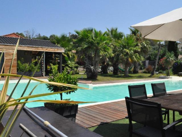 Villa-Carroubier – Guesthouse/bed and breakfast, La Londe-les-Maures