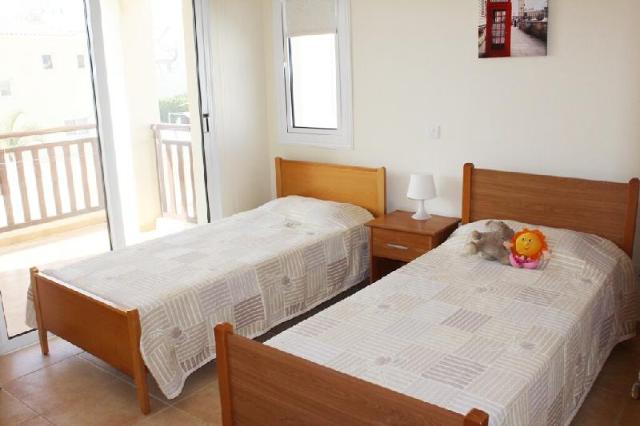 Vila de 130 m2 com 3 quarto(s) e 3 casa(s) de banho(s), na área Pernera, Moradia e casa – Protaras (foto 2)