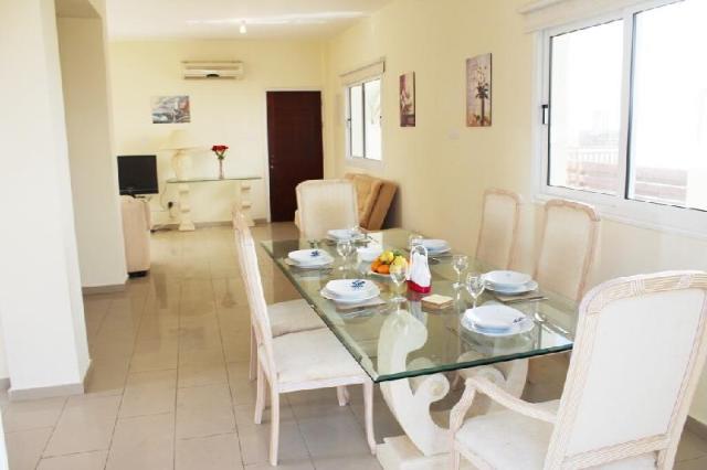 Vila de 130 m2 com 3 quarto(s) e 3 casa(s) de banho(s), na área Pernera, Moradia e casa – Protaras (foto 4)