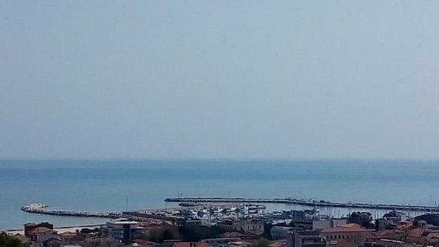 Vila de 220 m2 com 3 quarto(s) e 3 casa(s) de banho(s), na área Giulianova, Moradia e casa – Giulianova (foto 2)