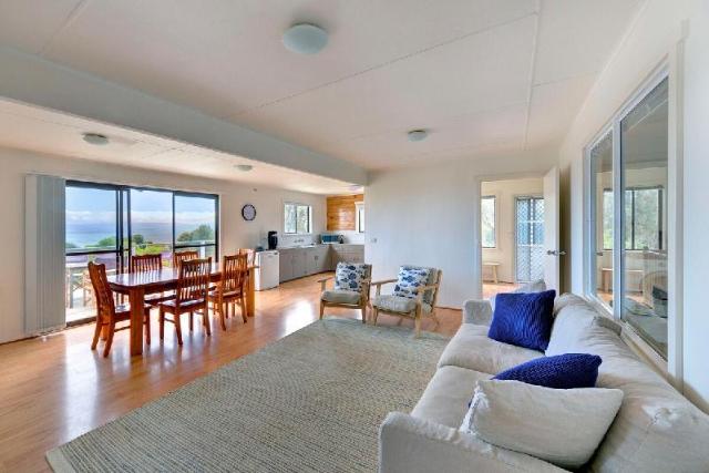 Waders, Entire House – Coles Bay (photo 2)